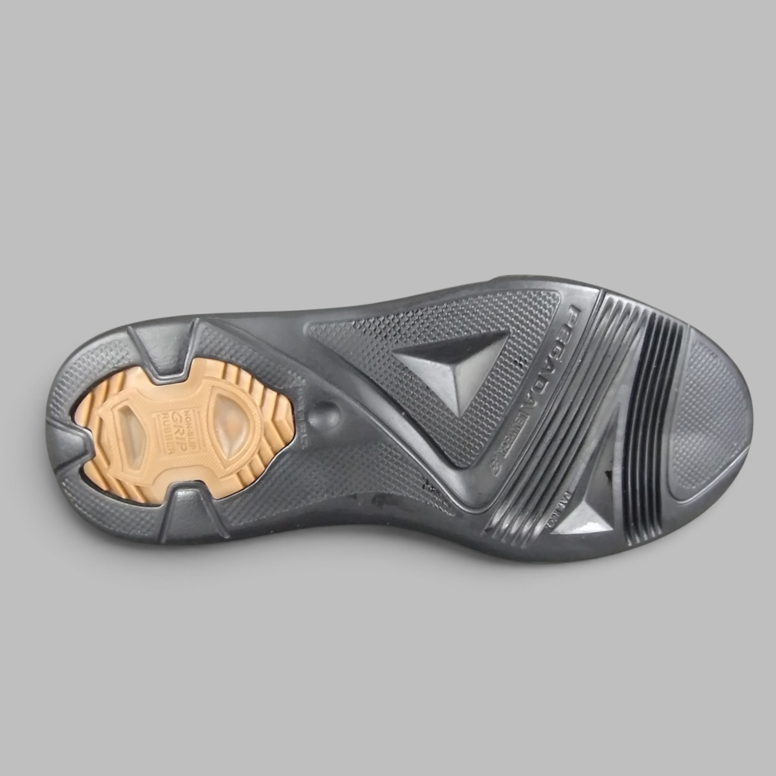 img 20260803 080549202 Czarna antypoślizgowa podeszwa z jasnym gumowym wkładem Non-Slip Grip w butach Pegada 111902-07