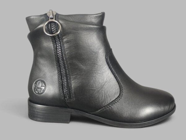 Czarne botki damskie Rieker 77041-01 ze skóry naturalnej