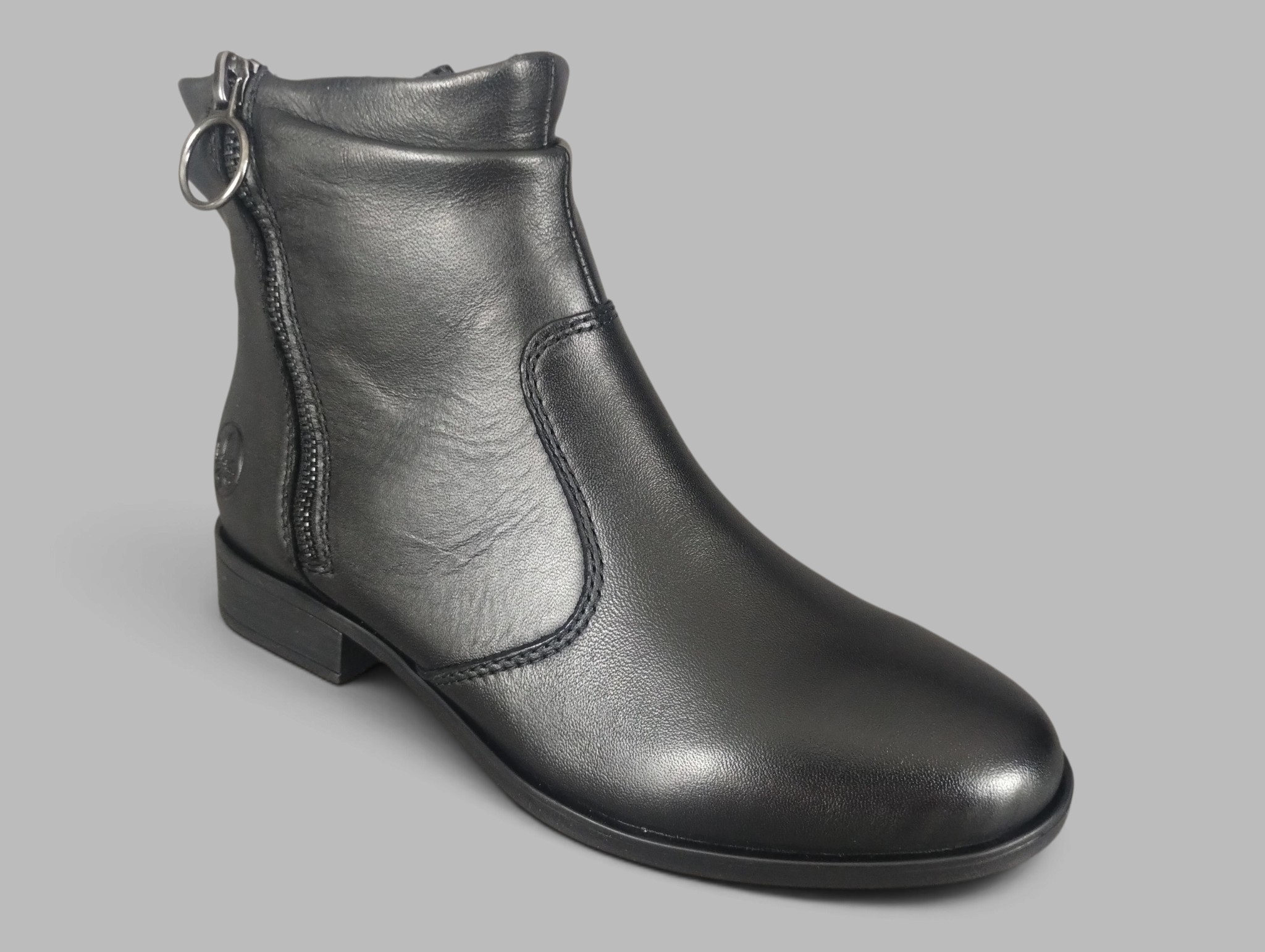 img 20260915 081239041 photoroom Eleganckie czarne botki Rieker 77041-01 na stabilnym obcasie