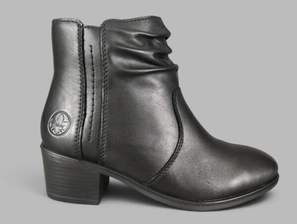 Czarne skórzane botki damskie Rieker 73953-00 na obcasie 5 cm